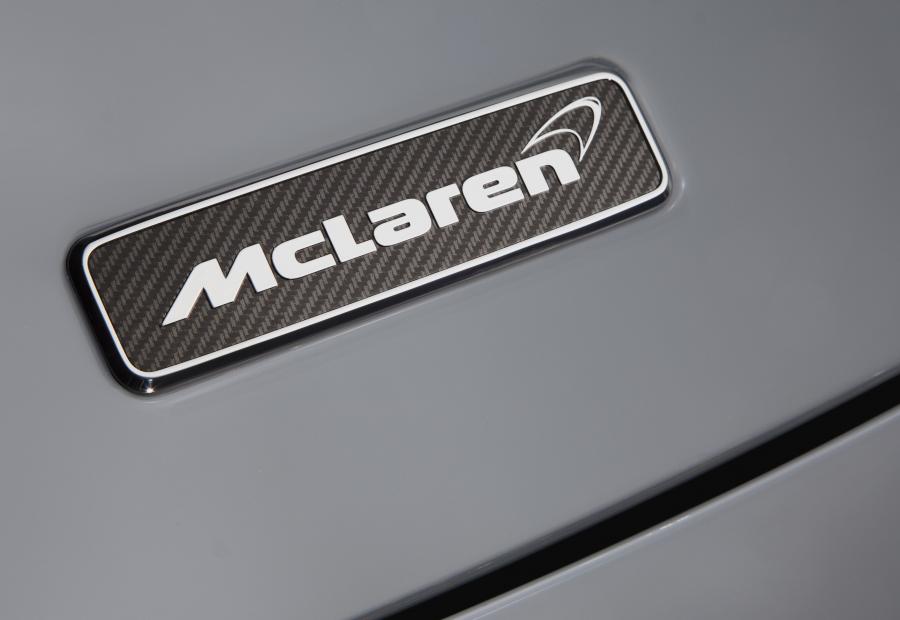 Логотип McLaren 675LT 2015 года  (UK) (фото 9 из 11)
